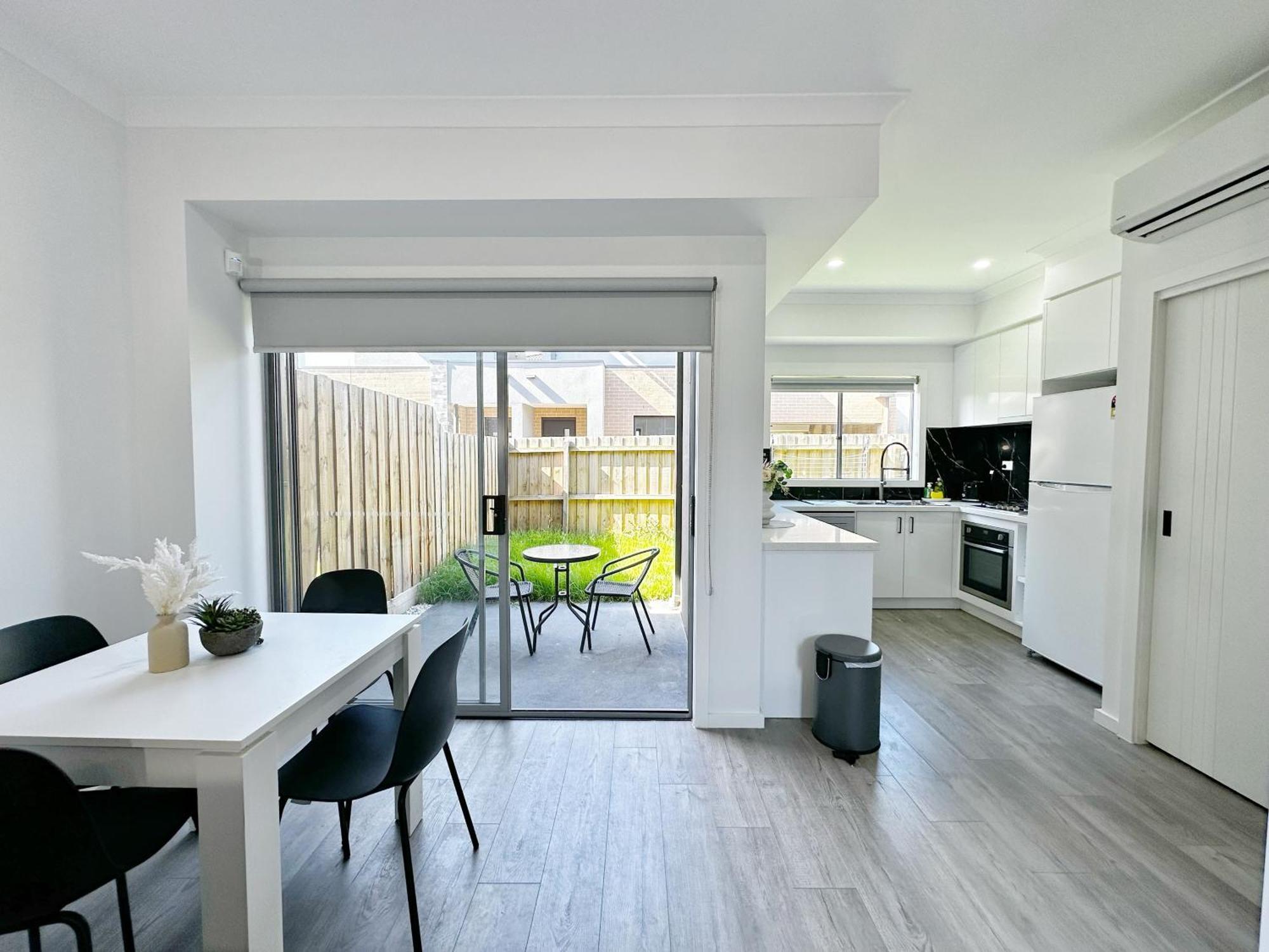 Quiet Cozy Townhouse 6 Mins To Airport And Shoping Mail Villa Melbourne Exterior photo